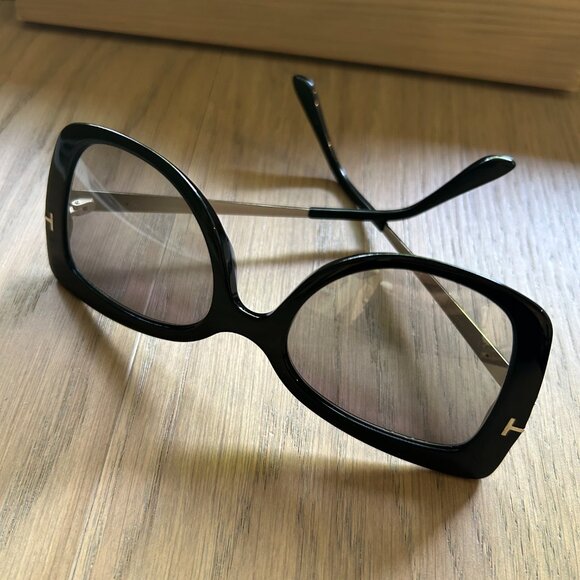 Tom Ford black sunglasses Gianna-02 TF609 main image 12